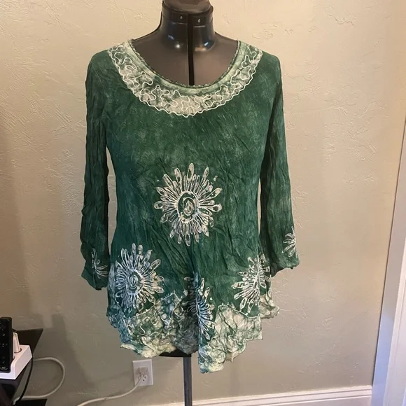 India Boutique Green and White Tunic Top - Picture 1 of 3